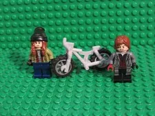 Lot 2 LEGO Minifigs Jurassic World Maisie Lockwood Bike Rainn Delacourt 76946 M2