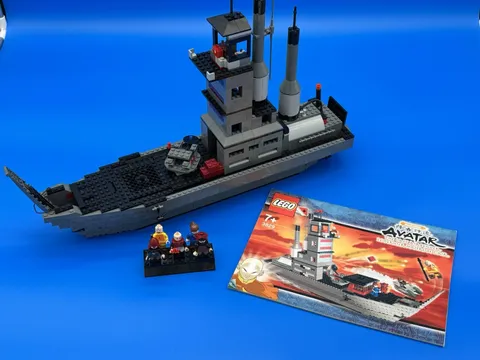 LEGO Avatar 3829 Fire Nation Ship Set 722pcs w/ booklet &  Minifigs,  99% comp. 