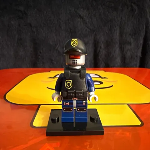 The LEGO Movie Robo Swat Minifig