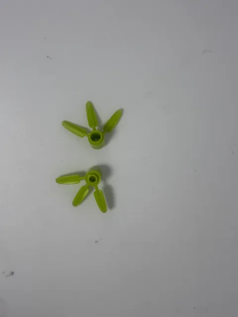 Lego-Plant Brick, Round 1 x 1 with 3 Bamboo Leaves 30176 LIME qty 2