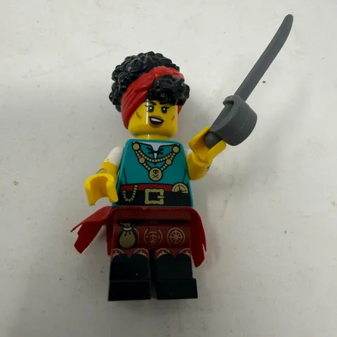 LEGO Pirate Minifigure Teal Torso Red Bandana Fabric Cape Cutlass Sword 6443
