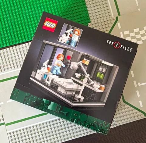 LEGO Ideas The X-Files Scully's Lab 40896 Complete Set 221 pcs 18+