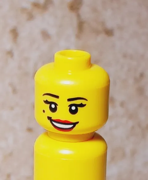 New LEGO Girl Head ARROW SMILE Right Side Point Beauty Mark big Eyelashes Pretty