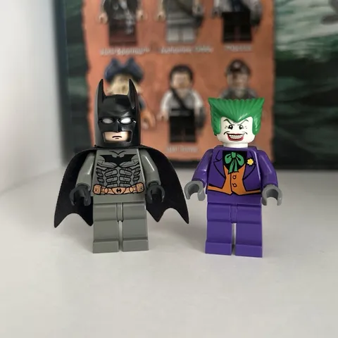 LEGO Batman 2006 Dark Bluish Gray Suit (bat024) and Joker (bat005) Minifigures