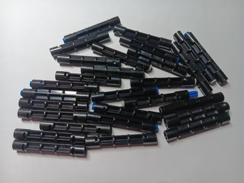 LEGO  LOT OF 28 BLACK SUPPORT STAIRCASE SPIRAL AXLE 1 X 1 X 5 1/3  #40244
