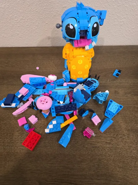 LEGO Disney: Stitch (43249) - Lilo & Stitch -INCOMPLETE - FOR PARTS