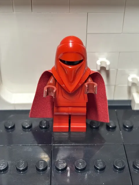 LEGO Star Wars Emperor's Royal Guard Minifigure (Dark Red Arms)