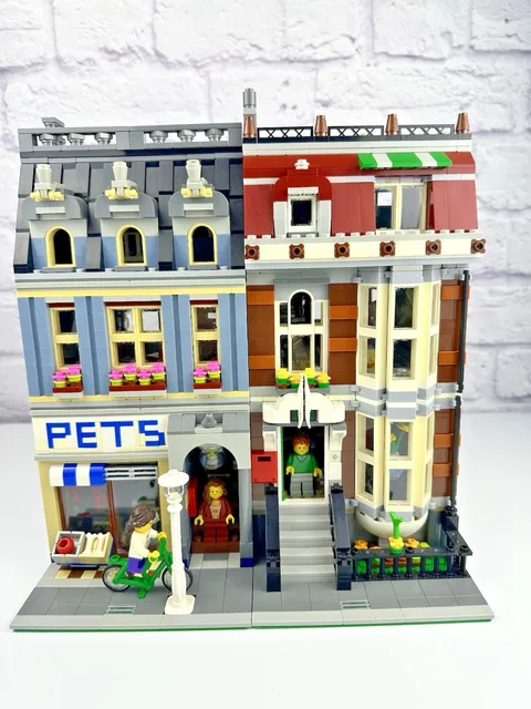 LEGO Creator 10218 *Retired* Pet Shop, 100% Complete w/Booklet