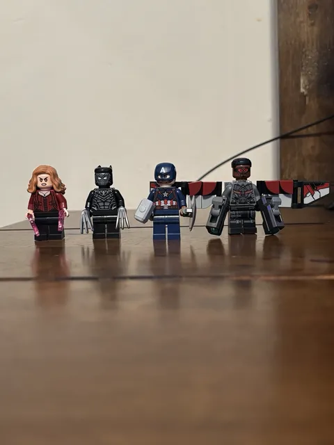 LEGO Marvel Avengers: Endgame Final Battle (76323) only 4 minifigures