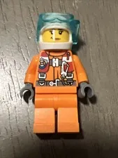 LEGO cty0826 Coast Guard City Female Rescuer Scuba Diver Mask Cracked Torso Arm