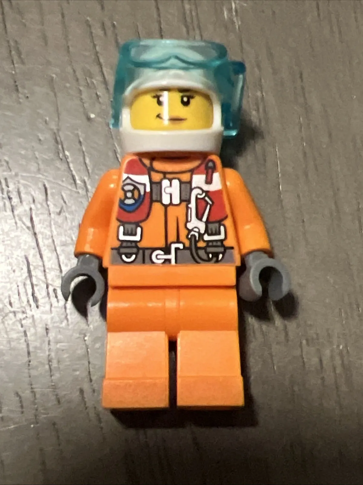 LEGO cty0826 Coast Guard City Female Rescuer Scuba Diver Mask Cracked Torso Arm