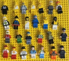 26 LEGO Minifigures Lot VINTAGE Spacemen,Shell,Race Car Driver,  VERY COOL SET