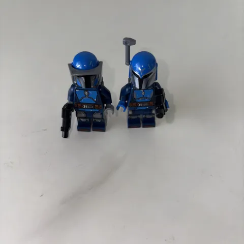 Two Lego Star Wars Madalorian Warriors + Rifles In Mint Condition