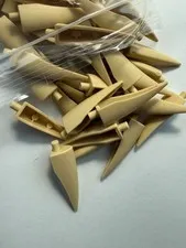 LEGO-NEW-# 11089-TAN-BARB/CLAW/HORN/TOOTH/ LARGE PIECES-5 PIECES-RARE