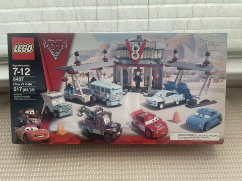 LEGO 8487 Cars: Flo's V8 Cafe COMPLETE w/ all 6 Cars and Manual. BOX included 