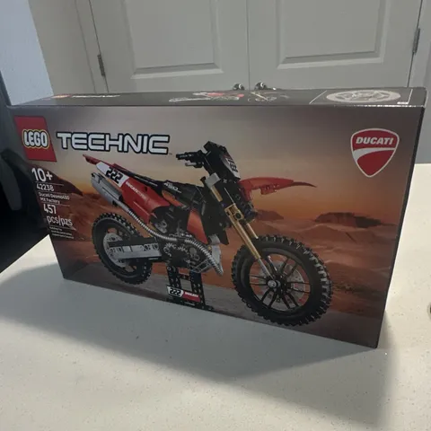 LEGO 42238 LEGO Technic Ducati Desmo450 MX Factory