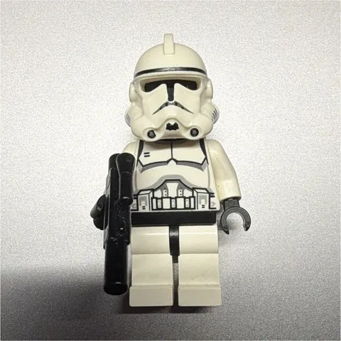 LEGO Star Wars Clone Trooper Minifigure with Black Blaster Accessory