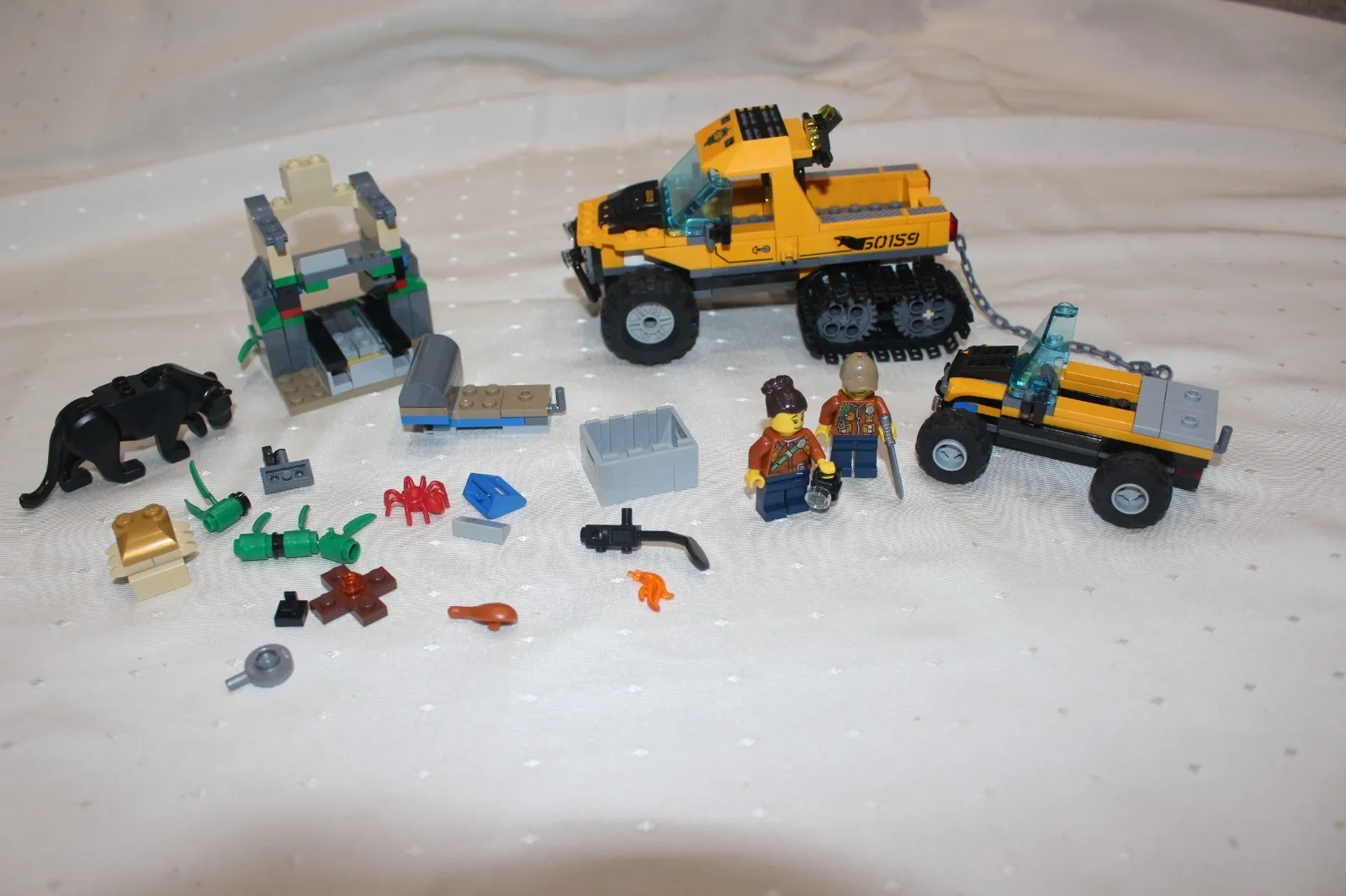 Lego City Jungle Halftrack Mission Parts & Pieces Lot Vehicles, Figures, Panther