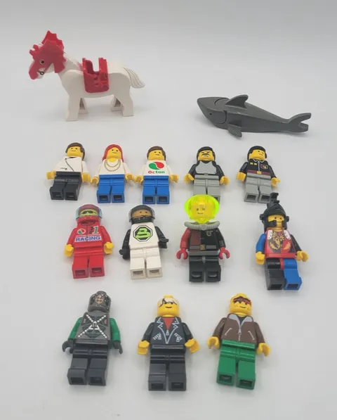  Vintage Lego Minifig Lot Space Sherrif Racing Alien Knight Shark Horse 90s