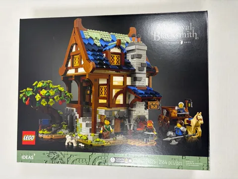 LEGO Ideas 21325 Medieval Blacksmith Set - New Factory Sealed - Retired