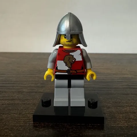 LEGO Kingdoms Lion Knight Minifigure - Part Number CAS502