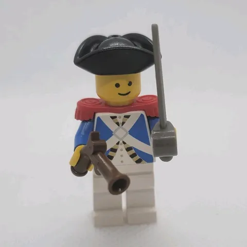 LEGO Pirates Imperial Soldier Minifigure Tricorn Hat Sword Musket