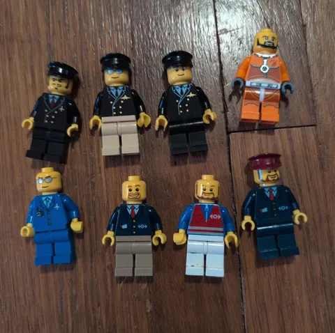 Lot 8 LEGO CITY Airport Pilots, Train Conductor, Astronaut Lego Minifigures