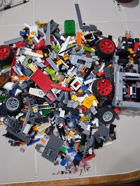 LEGO 4 LB Bulk Lot Mixed Parts Pieces Blocks