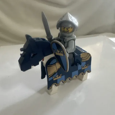 LEGO Crown Knight Minifigure w/ Armored Horse Complete GENUINE 4527617 New