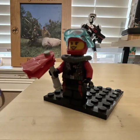 LEGO Minifigure Red Helmet Blue Visor Gray Air Tanks Black Legs Red flippers