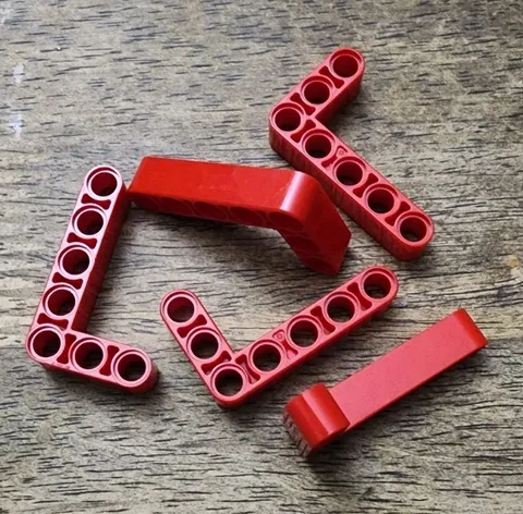 LEGO Red Technic, Liftarm, Bent Thick L-Shape 3 x 5 QTY 5. 32526