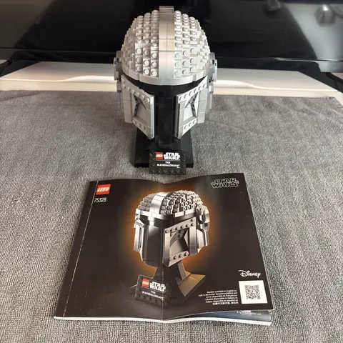 LEGO Star Wars: The Mandalorian Helmet (75328) With Instructions