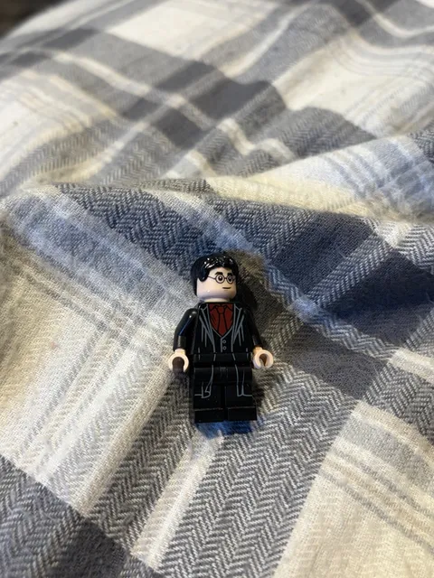 LEGO Harry Potter hp232 Dark Red Shirt & Tie Black Robe Minifigure