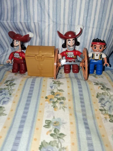 Lego DUPLO Jake and The Neverland Pirates Jake and Captain Hook Minifigs 10514