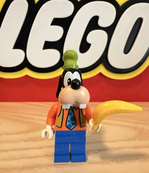 Lego Disney Goofy Minifigure With Accessory