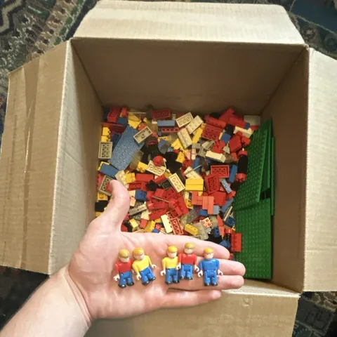 TYCO Bulk Lot Multicolor Bricks, Plates & Baseplates w/ Minifigures Box