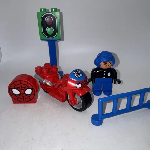 Lego Duplo Spiderman Web Bike Workshop Motorcycle Cop Police Traffic Light Rare