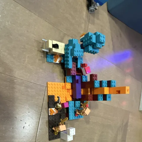 Lego MC build missing two pieces that are replaceable 