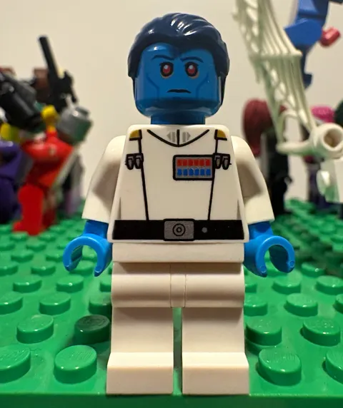 Lego Star Wars Rebels Minifigure Grand Admiral Thrawn The Phantom 75170 Opened