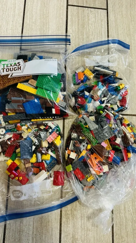 LEGO Bulk Lot Mixed Bricks, Parts & Pieces Multicolor in Zip Bags