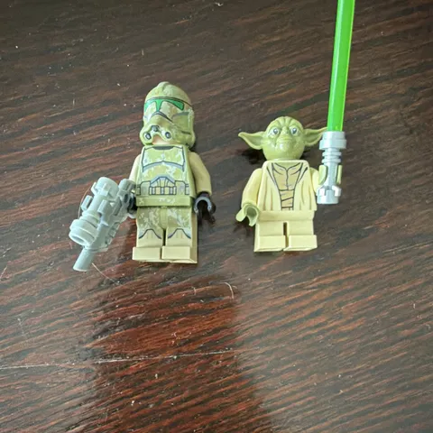 LEGO Star Wars Yoda Minifigure w/ Green Lightsaber & Clone Trooper w/ Blaster
