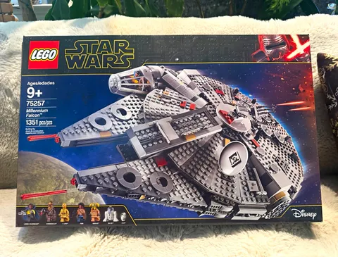 LEGO Star Wars Millennium Falcon 75257 Set 1351 Pieces w/ Minifigures