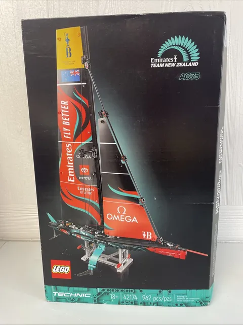 LEGO TECHNIC: Emirates Team New Zealand Ac75 Yacht (42174) Sealed