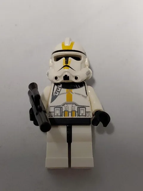 Lego Star Wars - Clone Trooper Star Corps Yellow Minifigure #43