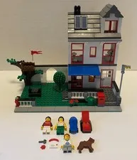 Lego 8403 Town Building City House Complete Pieces Missing Two stickers 2010