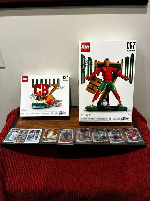 Cristiano Ronaldo LEGO Collector's Bundle + Lamine Yamal Prizm Card Lot 