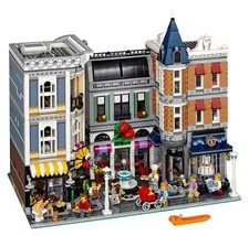 NEW SEALED LEGO 10255 Assembly Square - RETIRED Icons Modular Buildings 2017