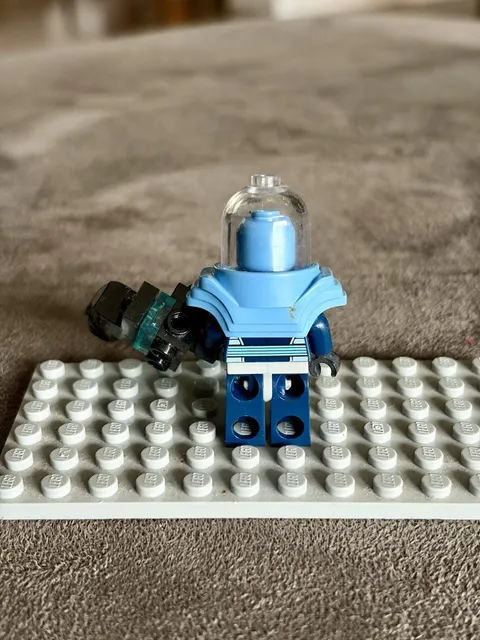 LEGO Super Heroes Batman Mr Freeze Black Minifigure sh0355 10737 - Like New