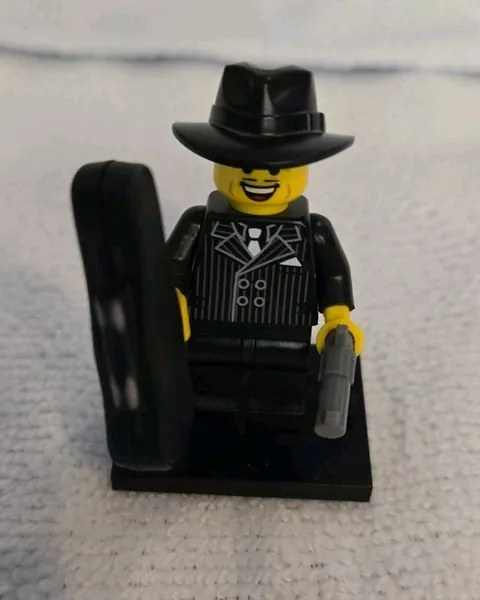 Lego Collectible Minifigure Series 5 (8805) Gangster Complete 