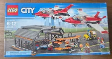 LEGO CITY AIRPORT SHOW 60103 670 PIECES RETIRED FACTORY SEALED  With Minifigures